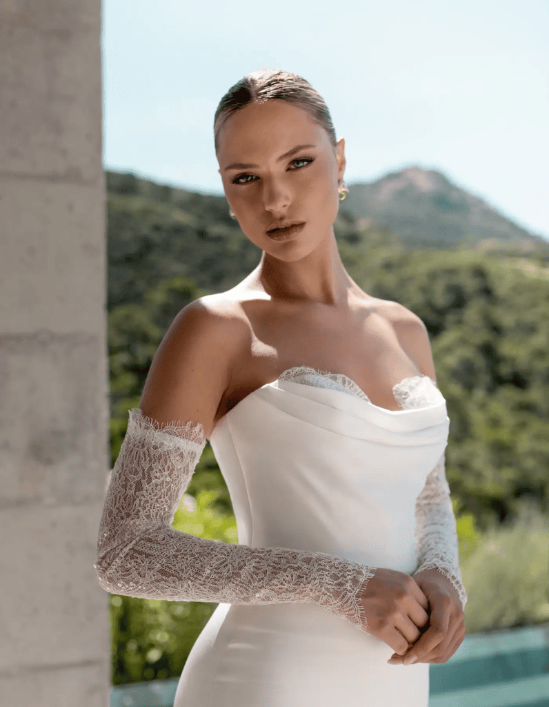 Roda statement wedding dress by Sofia Cruz
